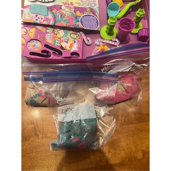 Huge kinetic sand bundle - Picture 2 of 3